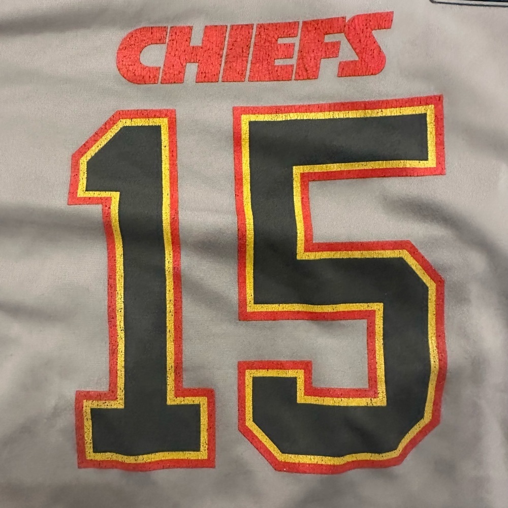 Gray Nike Chiefs Jersey with NFL Logo - Picture 6 of 8